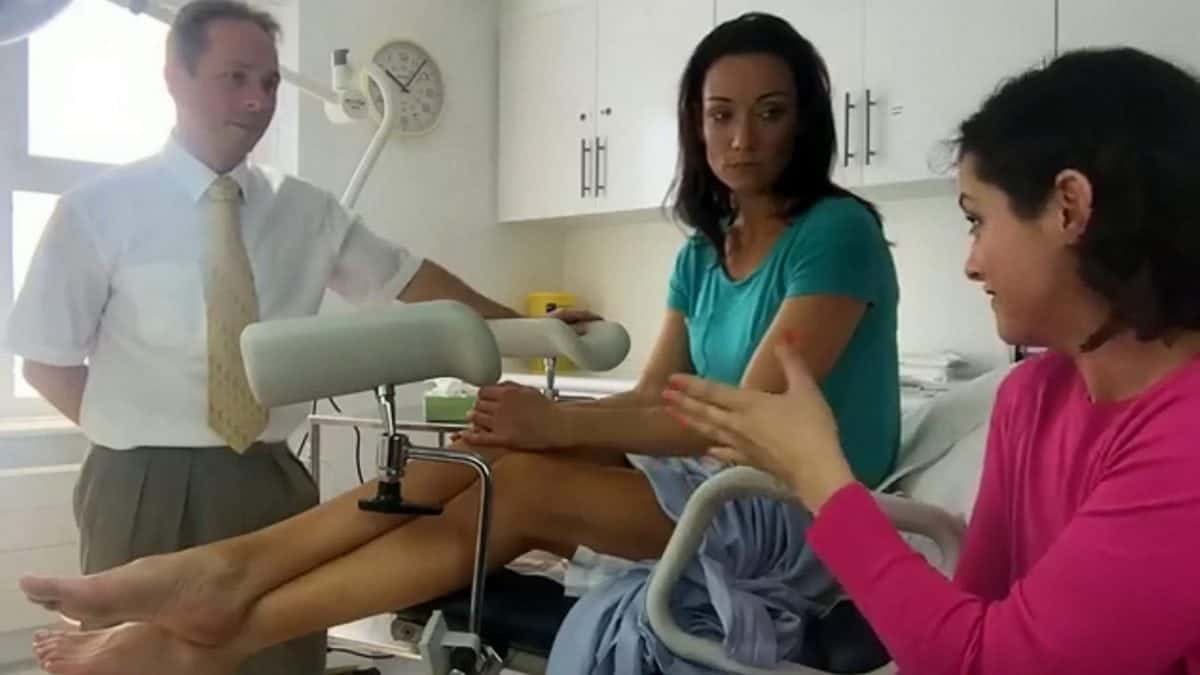Thousands of people went online to watch the first ever live-streamed SMEAR TEST (Monday 27th March). See story SWSMEAR. Anna Cribb, 40, (Green top).went through the cervical screening procedure live on the ChannelMum.com Facebook page, with the video currently up to 11,000 views. ‘Hey Mummy’ vlogger, Anna, from Hampshire, volunteered for the live test having had her own scare and treatment to remove pre-cancerous cells after a routine smear test in the past. She said: “Having had abnormal smear test results when I was younger that resulted in laser treatment and a colposcopy I might not be here today to make this live video if I hadn't gone for my routine cervical screening. “If I could encourage one person to go to their appointment by proving today that the test is not awful then this has been worth it. “I want to remove the stigma and fear that so many women have of these tests. Having your smear may save your life.” Latest figures show that one in every four women invited for a cervical screening in England last year failed to attend – meaning that out of around 4.2 million women invited just over three million booked a test. According to NHS Digital, it is the second consecutive year that screening rates have fallen, with attendance rates in Wales and Scotland also going down.