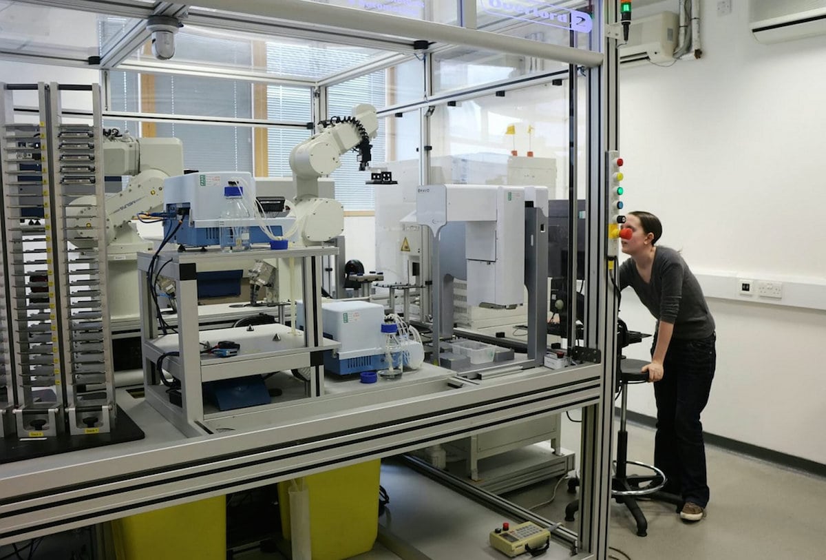 Eve the robot scientist. See story NNMALARIA. A toothpaste ingredient that stops the build-up of plaque bacteria may help fight drug-resistant malaria, a British robot scientist named Eve discovered.Triclosan found in many toothpastes stuns the growth of the malaria parasite which has built up resistance to a common anti-malarial drug.When a mosquito infected with malaria parasites bites someone, it transfers the parasites into their bloodstream via its saliva. These parasites work their way into the liver, where they mature and reproduce. After a few days, the parasites leave the liver and hijack red blood cells, where they continue to multiply, spreading around the body and causing symptoms including fever, headaches, sweats, chills and vomiting.But many strains are becoming resistant posing the risk the disease which kills over half a million people each year may become untreatable.Now University of Cambridge researchers aided by the artificially-intelligent 'robot scientist' Eve has made a breakthrough.Eve was used in a high-throughput screen and found triclosan could be the answer.Triclosan prevents the build-up of plaque bacteria by inhibiting the action of an enzyme known as enoyl reductase (ENR), which is involved in the production of fatty acids.