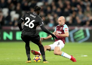 West Ham United's Pablo Zabaleta (right) slides in on Crystal Palace's Bakary Sako (left) during the Premier League match at the London Stadium, London.