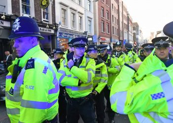 Police arrive at the London Bridge attack
