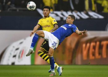 Schalke's Amine Harit, right, and Dortmund's Jadon Sancho challenge for the ball during the German Bundesliga derby soccer match between FC Schalke 04 and Borussia Dortmund in Gelsenkirchen, Germany, Saturday Oct. 26, 2019. (AP Photo/Martin Meissner)
