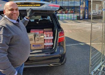 Raj Aggarwal Delivering food (Mar 27). Credit:SWNS