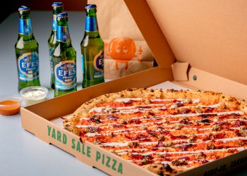 Yard Sale Pizza Mangal II | Photo: Justin De Souza