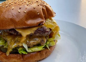 Mac & Wild Venimoo DIY Meal Kits burger recipe