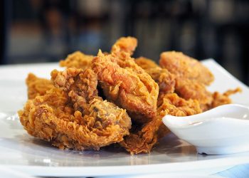 KFC Buttermilk Fried chicken recipe | Photo: insatiablemunch, CC BY 2.0, via Wikimedia Commons