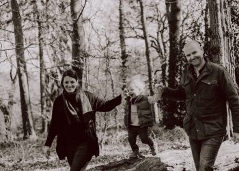 Alena with her partner Nick and child Finn. Photo: Waves of Wonder Photography.