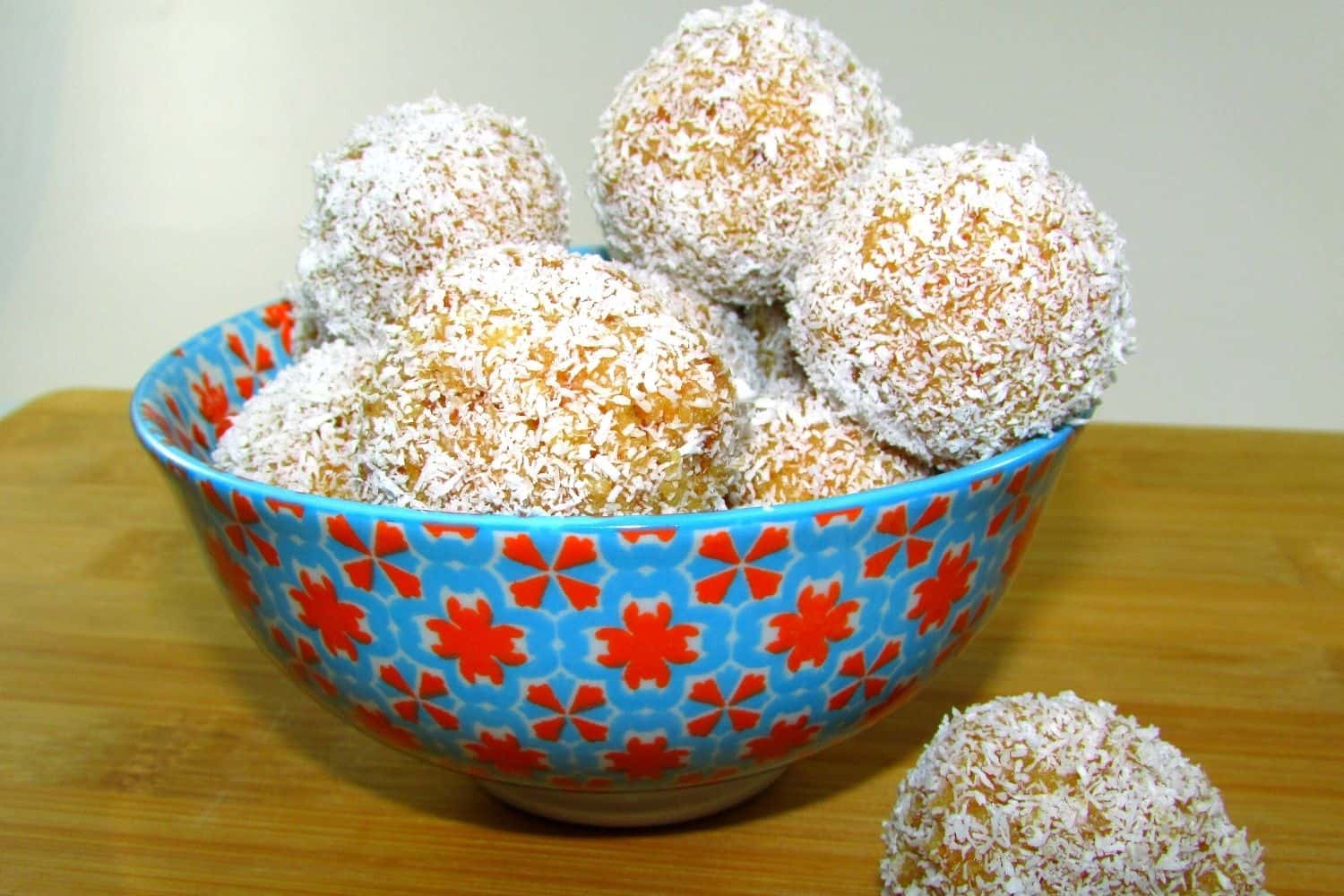 Coconut cake balls