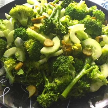 Crispy Broccoli Salad