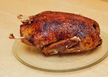 Roast Duck recipe | Photo: Tengyart on Unsplash