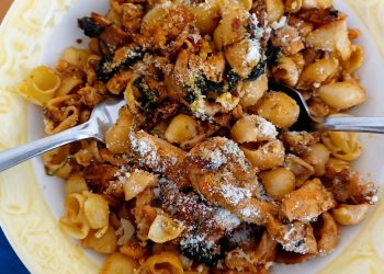 Chicken, Spinach, Tomatoes in Garlic Cream Pasta Sauce