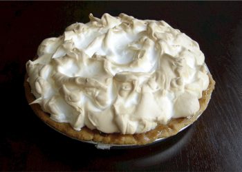 Vegan lemon meringue pie