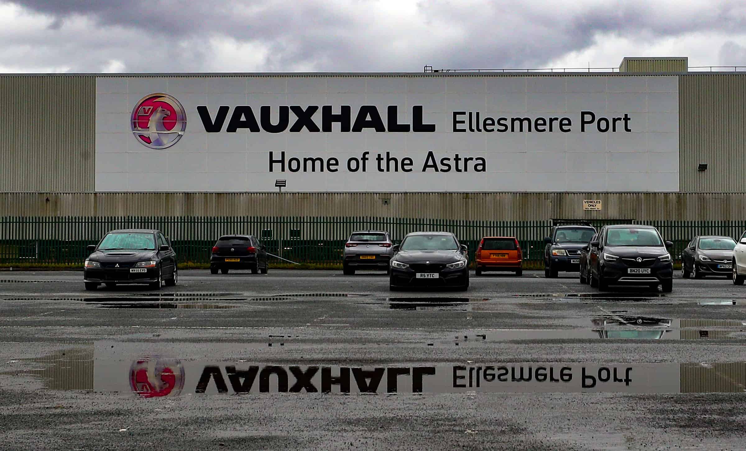 ‘800,000 car industry jobs at risk’ unless UK renegotiates Brexit deal