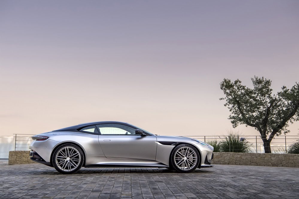 Aston Martin DB12