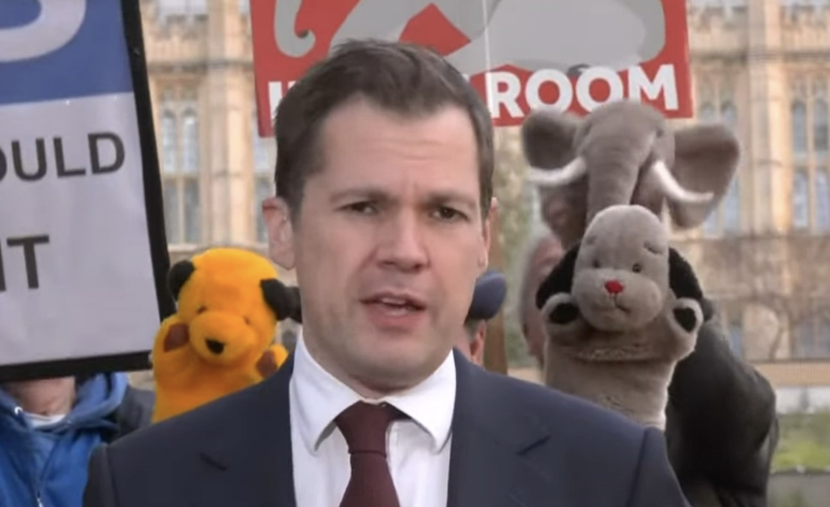 Robert Jenrick humiliated by protestors during GB News interview