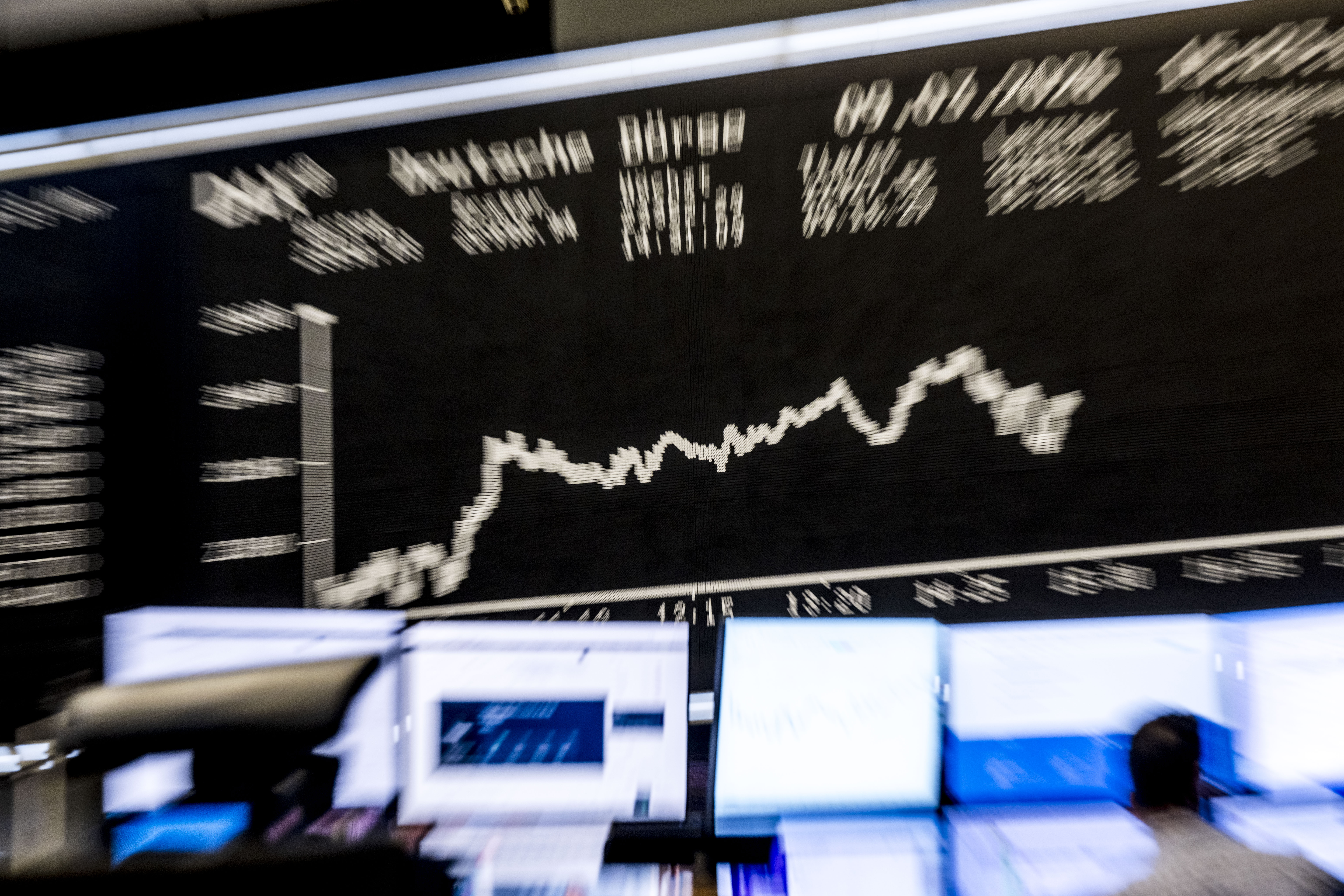 Traders placed half a billion in oil bets just minutes before Trump's Iran talks post