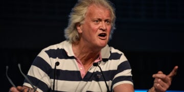 tim martin wetherspoon profit warning
