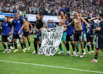 The Argentina players celebrate at full time with a banner that reads "The Falkland Islands are Argentinian" after the FIFA World Cup 2026 Semi Final match between England and Argentina at Atlanta Stadium (Getty Images)