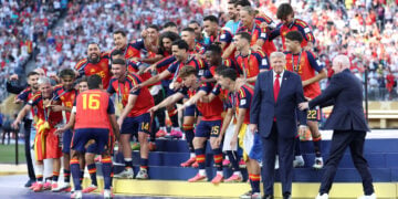 donald trump spain world cup trophy lift
