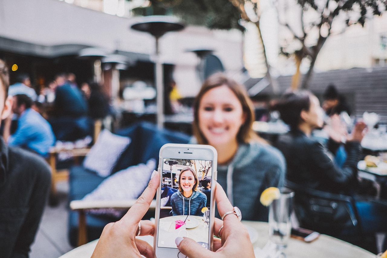Roaming Setting How UK Travellers and Commuters Can Avoid Astronomical Roaming Charges ...