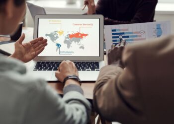 Photo by fauxels: https://www.pexels.com/photo/man-pointing-at-computer-display-3183126/